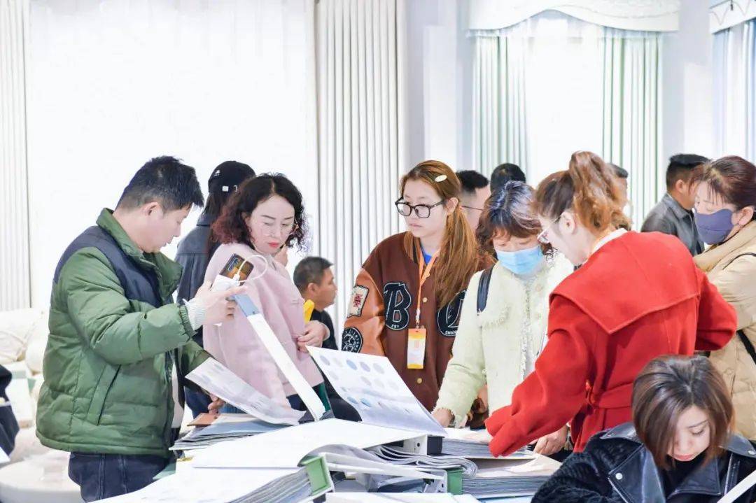 纺蓝海这个月底请走进柯桥窗帘展！j9九游会网址是什么掘金万亿家(图1)